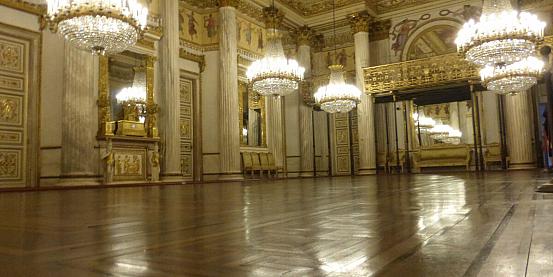 la sala da ballo del palazzo reale a torino