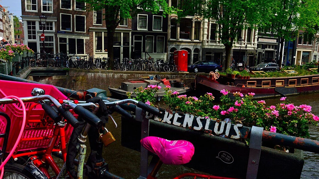 amsterdam di low cost tra fiori, canali e biciclette