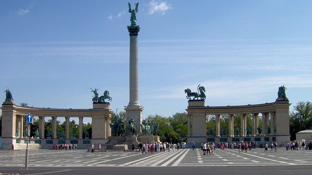 budapest, bella di giorno e di notte