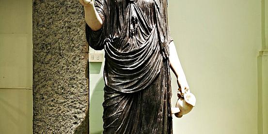 Museo Archeologico Nazionale di Napoli: Statua della Dea Iside, del II sec. d.C.