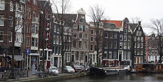 amsterdam : città dei canali, delle biciclette, dei tulipani e delle case sull'acqua
