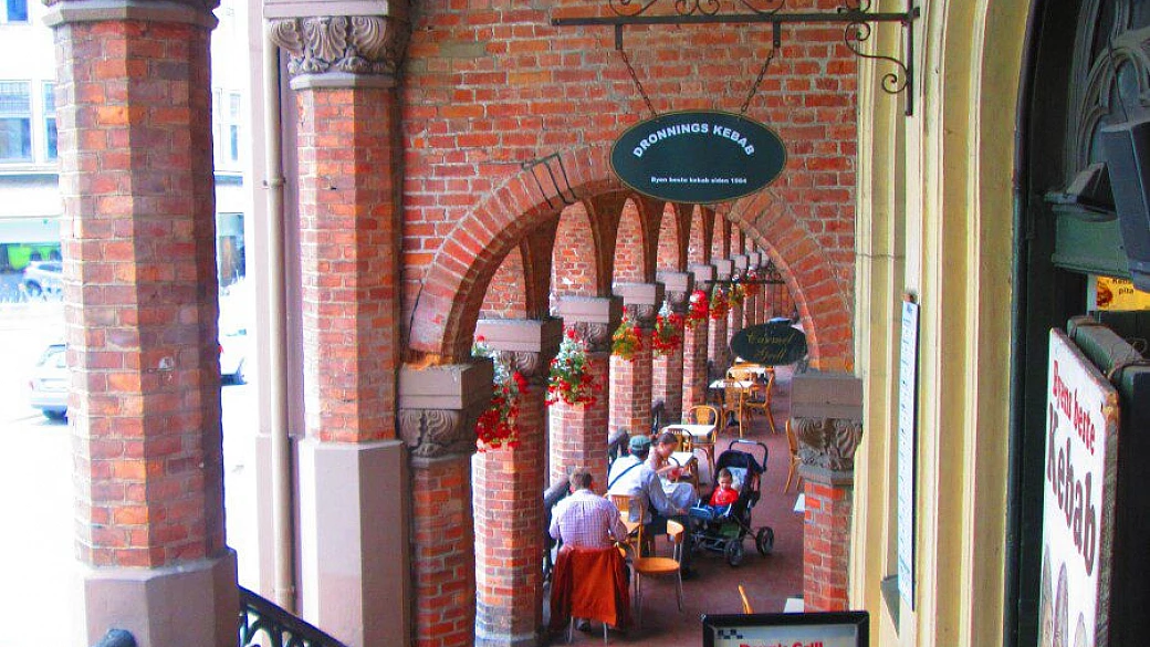 the sky and sea and oslo between