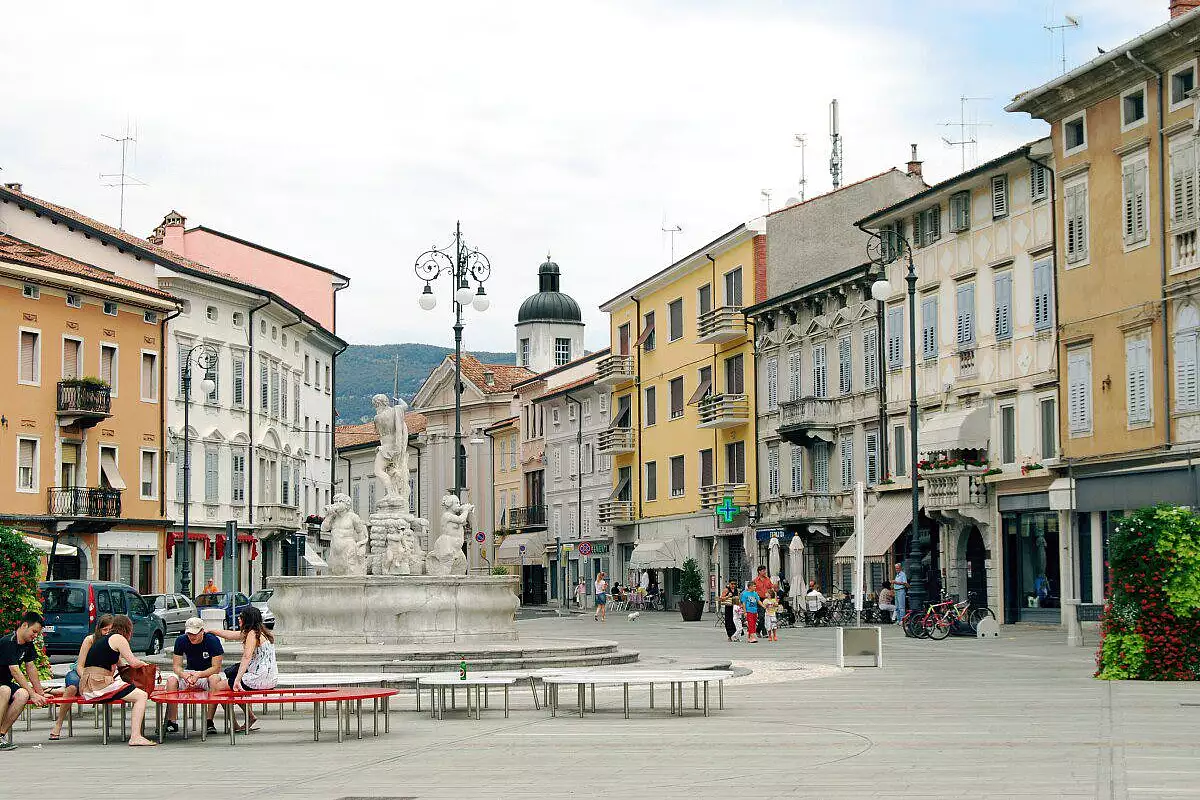 gorizia: piazza della vittoria