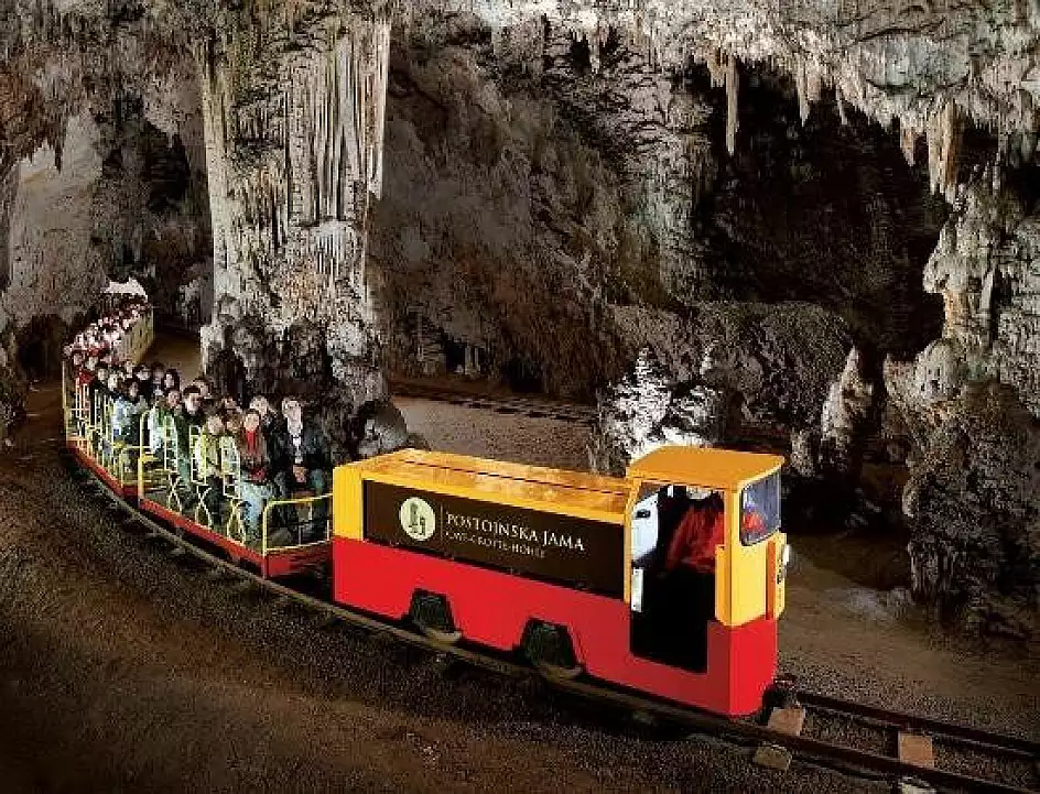 grotte di postumia, slovenia