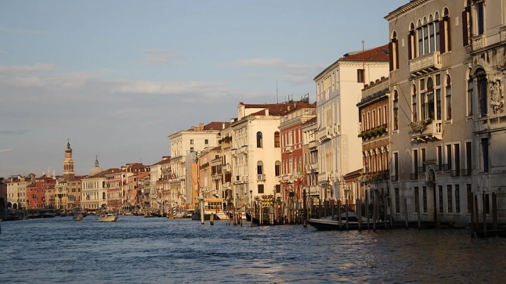 marieta monta in gondola...