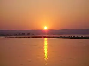 l'alba sul fiume tsiribihina