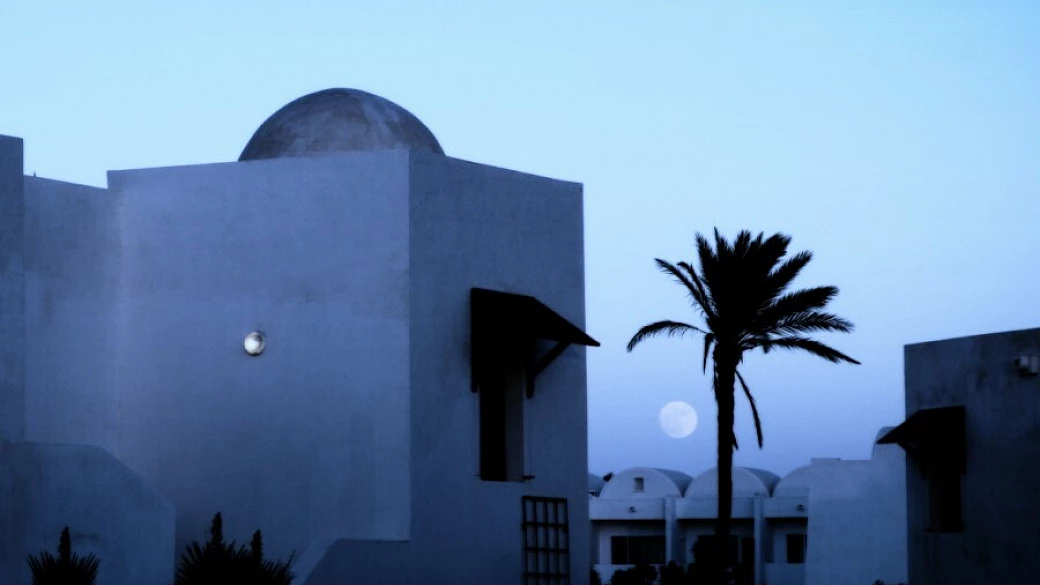 eden village djerba: al mare con una bimba