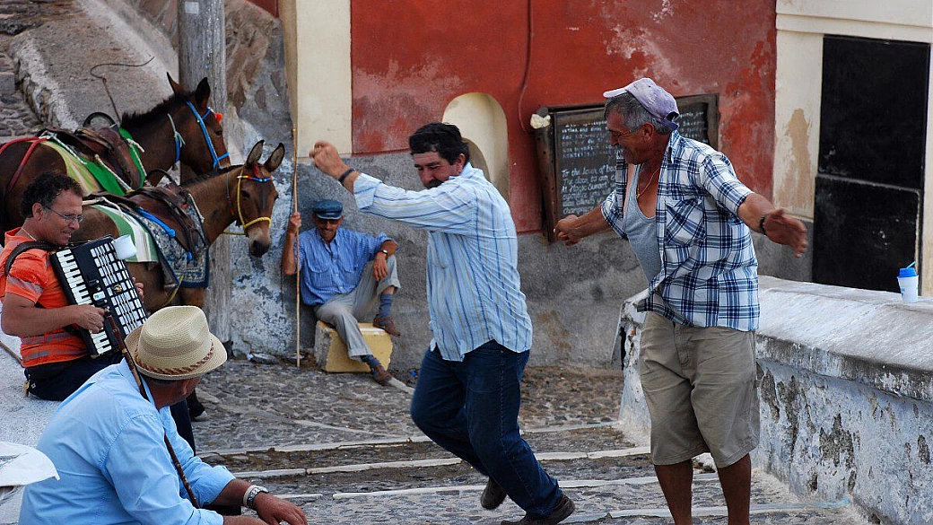 atene, santorini, milos, un trio perfetto