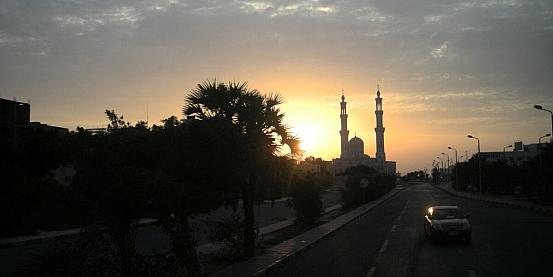 moschea al tramonto