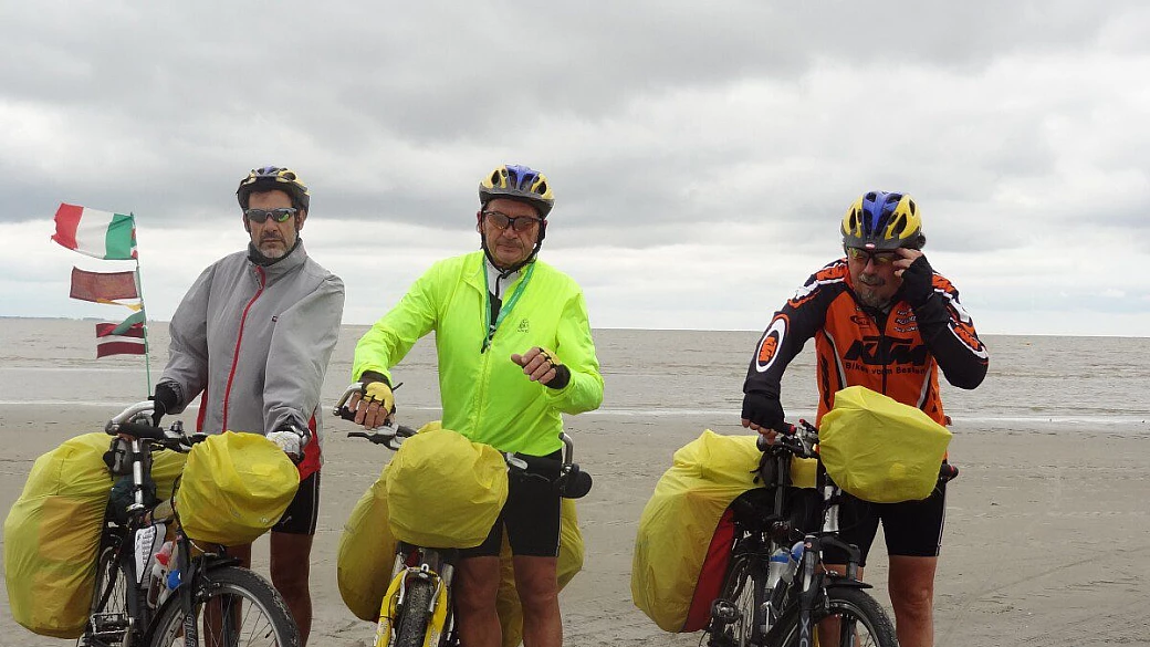 lungo le vecchie vie dell'ambra in bicicletta