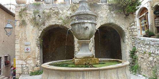 la grande fontana risalente al 1850