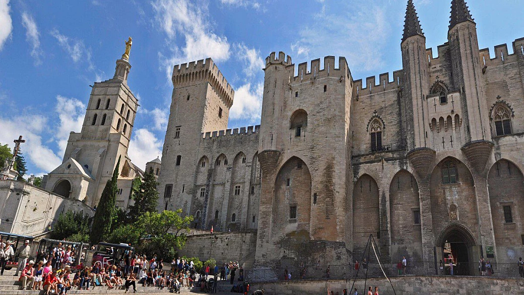 provenza, un viaggio rilassante tra i campi di lavanda