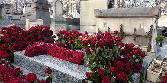 il cimitero di montparnasse e le rose rosse