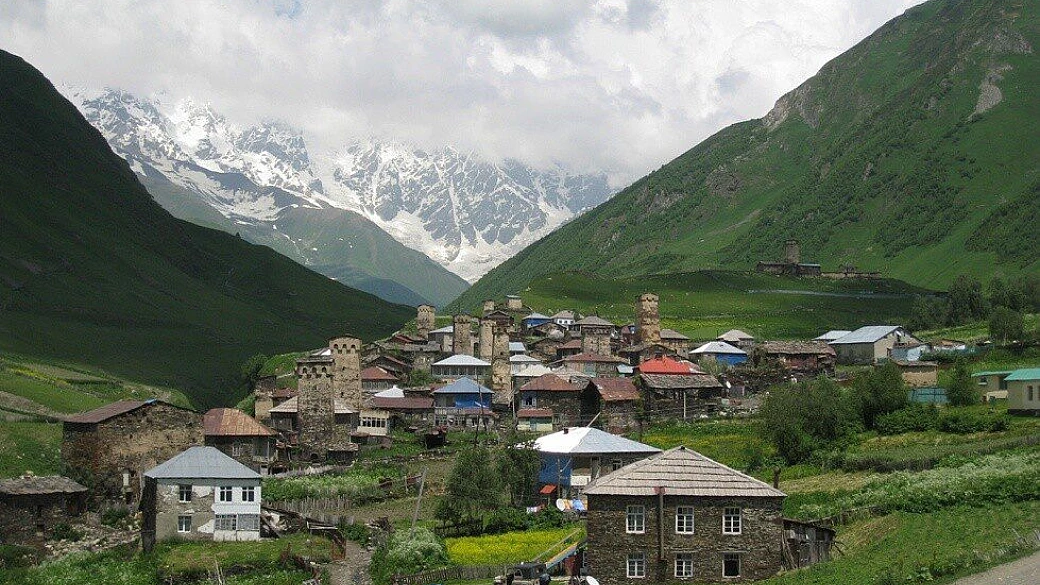 tra i monti della georgia