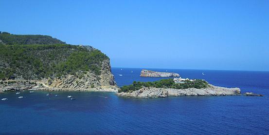 Ibiza: mare, divertimento e paesaggi bucolici