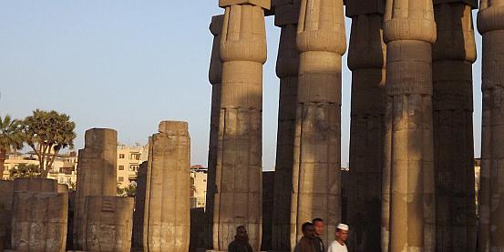 egiziani nel tempio
