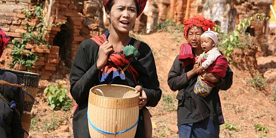 donne birmane
