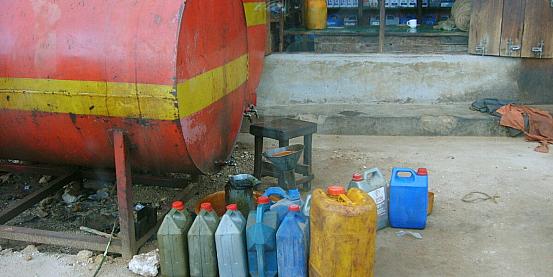 un distributore di benzina in africa