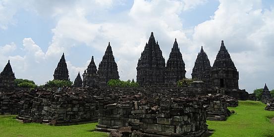 In bus verso Prambanan uno dei siti religiosi più famosi dell'Asia