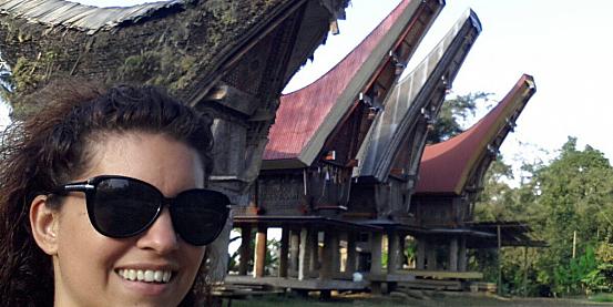 Selfie in viaggio - Indonesia isola Sulawesi casa Toraja