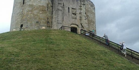 Fortezza da non perdere nel centro storico di York!-Clifford's tower