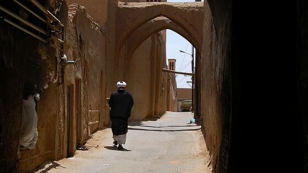 oltre il chador: iran in bianco e nero