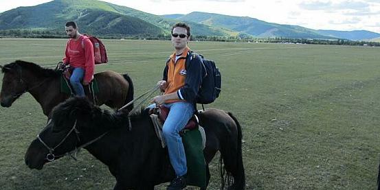 a cavallo sulle steppe mongole