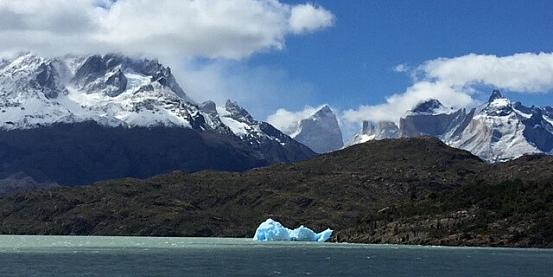 iceberg sul lago grey, parque nacional torres del paine