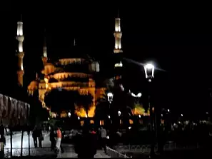 istanbul: veduta notturna, moschea blu e santa sofia
