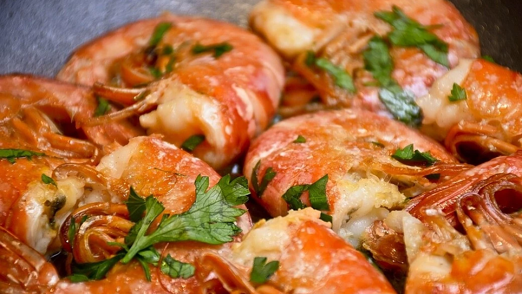 code di gamberoni in salsa di cocomero e cioccolata