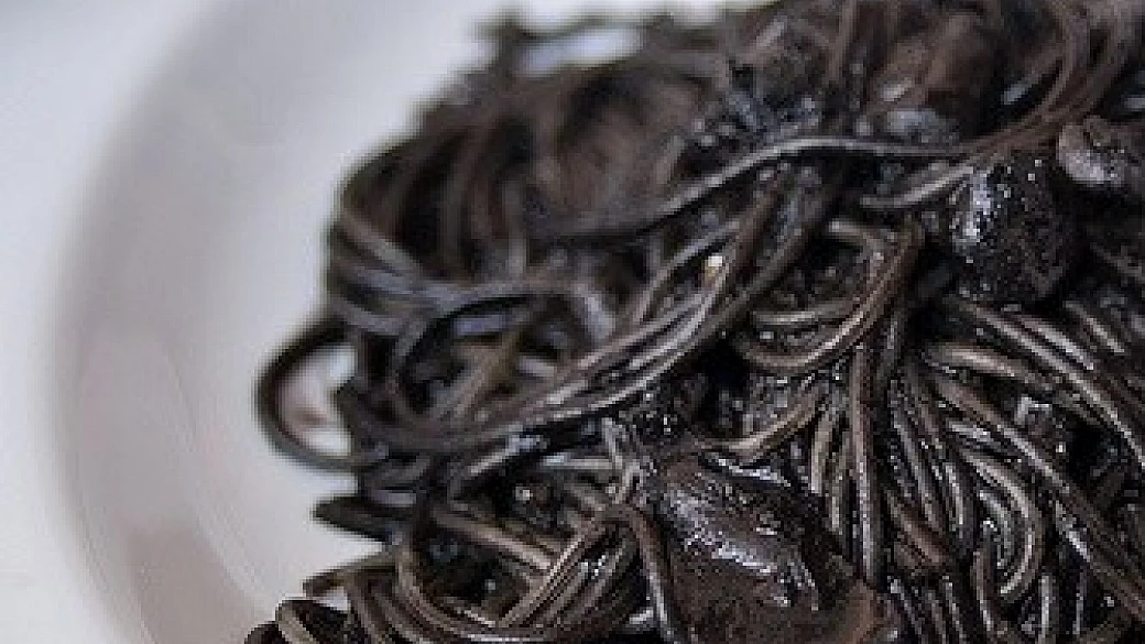 spaghetti con il nero di seppia