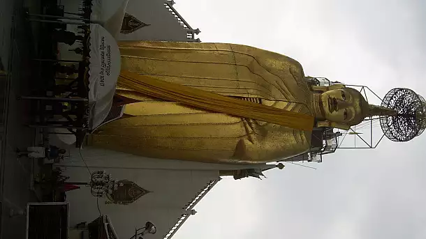 il buddha di 15 metri a bangkok