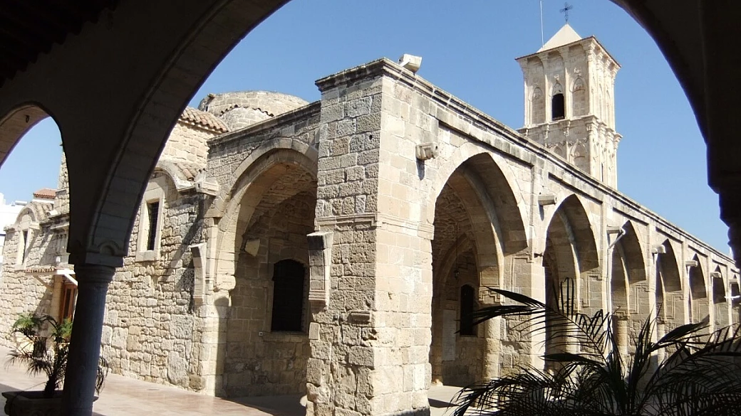 cipro, non solo mare