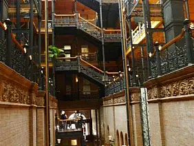 las-vegas-themepark-daw8n