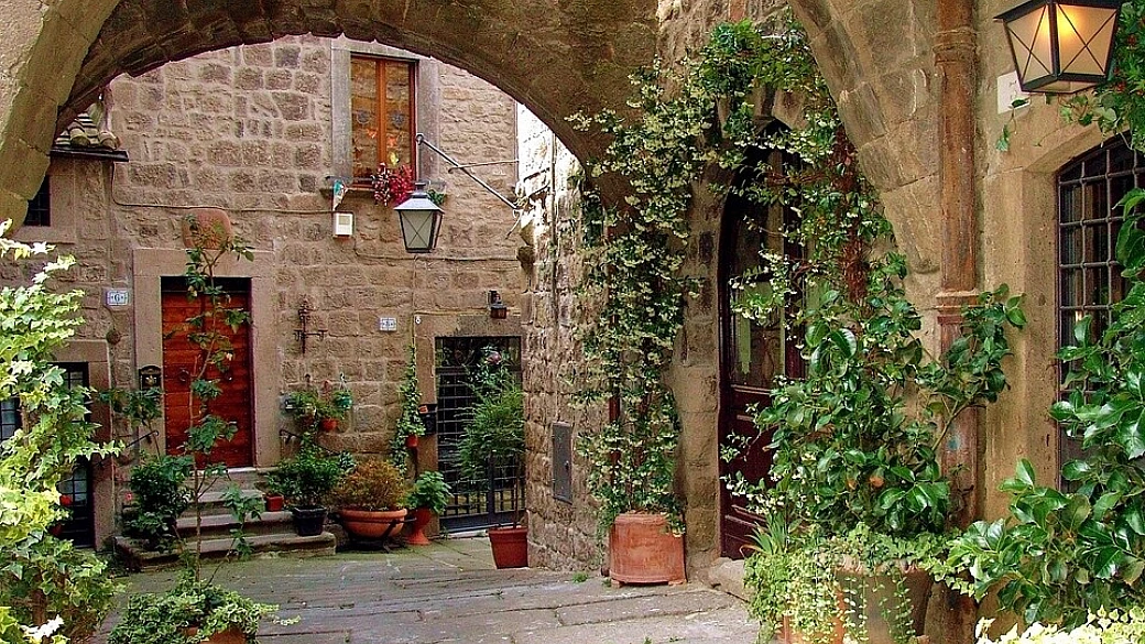 roma? no, viterbo: ecco la città del lazio che vorrai scoprire durante le vacanze di pasqua
