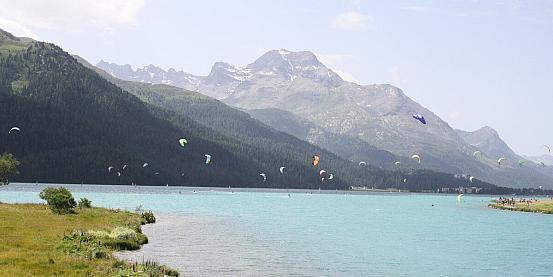 kitesurf nel lago di silvaplana, alta engadina
