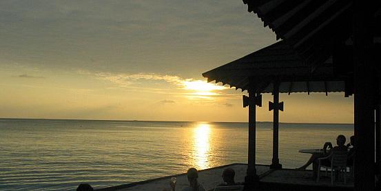 maldive al tramonto