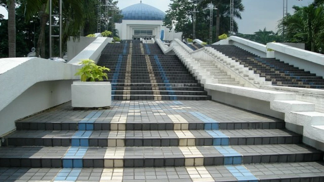 selmat datang, k.l. di benvenuti a kuala lumpur كوالا لمڤور