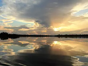 tramonto sul rio delle amazzoni