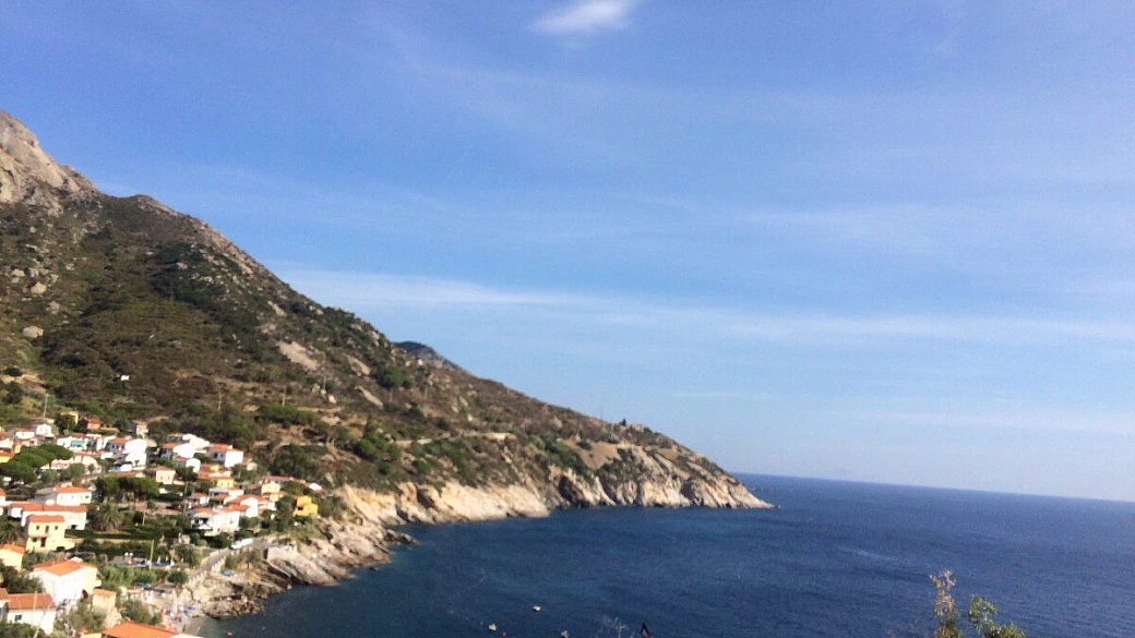 isola d'elba tra il verde e l'azzurro