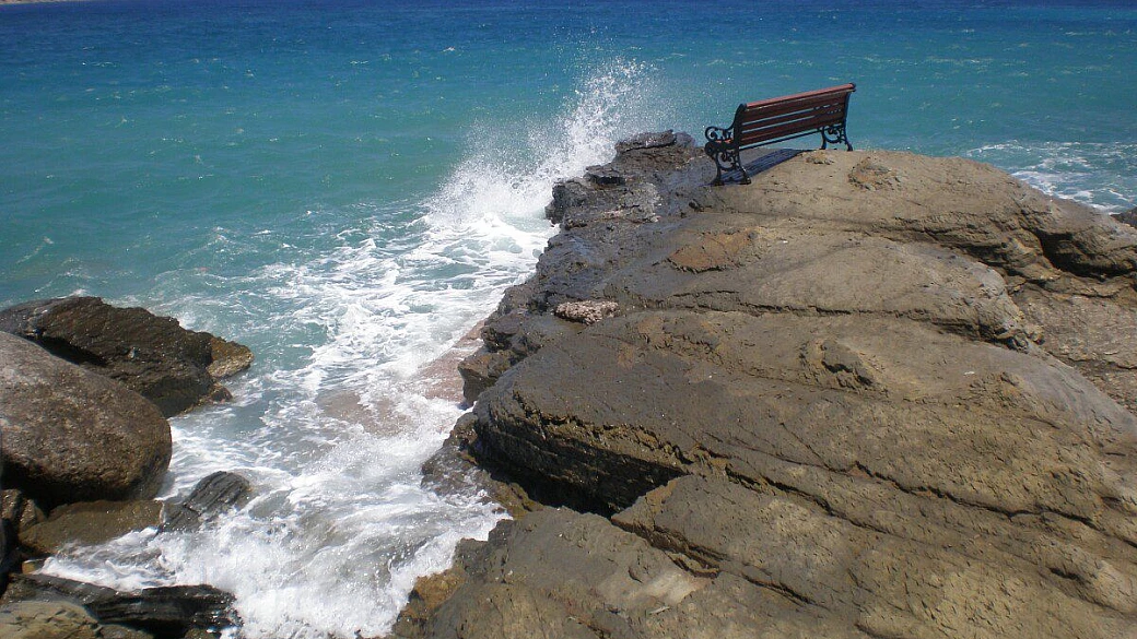 karpathos in moto: lontana e bellissima