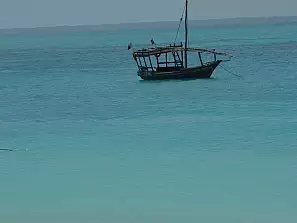 tipica imbarcazione zanzibarina