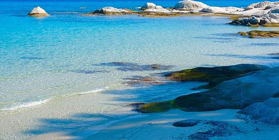 sithonia, il dito di mezzo della penisola calcidica e l’incanto dei suoi paesaggi marini: impressioni di viaggio