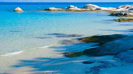 sithonia, il dito di mezzo della penisola calcidica e l’incanto dei suoi paesaggi marini: impressioni di viaggio
