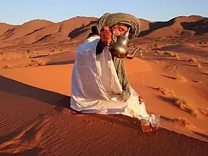 marocco: un the nel deserto