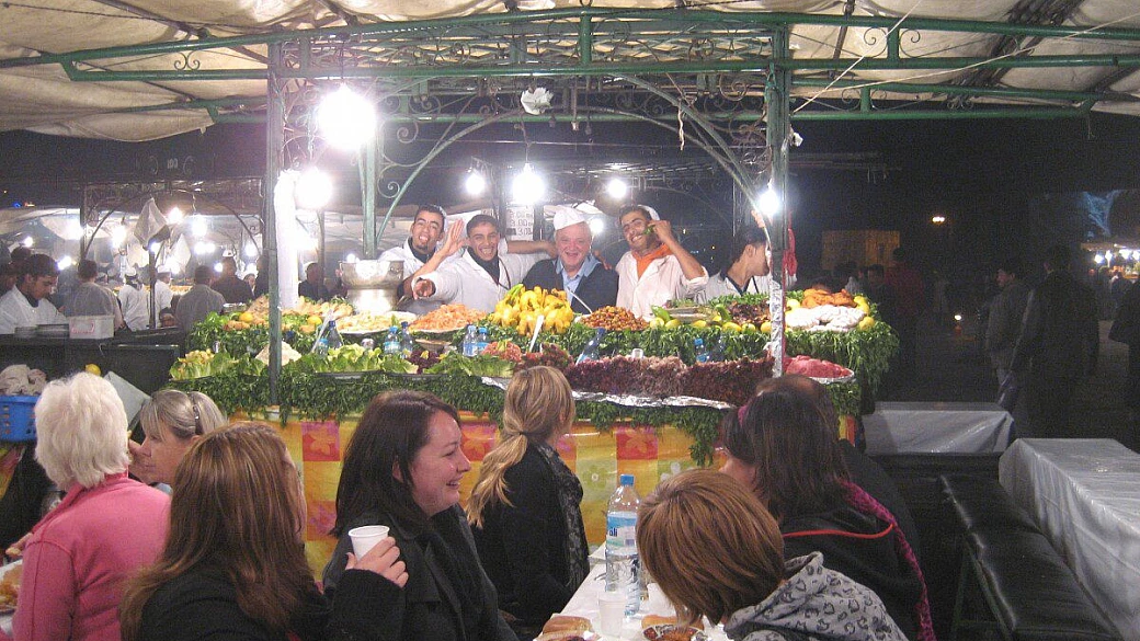 bivacco sotto le stelle nel deserto di zagora