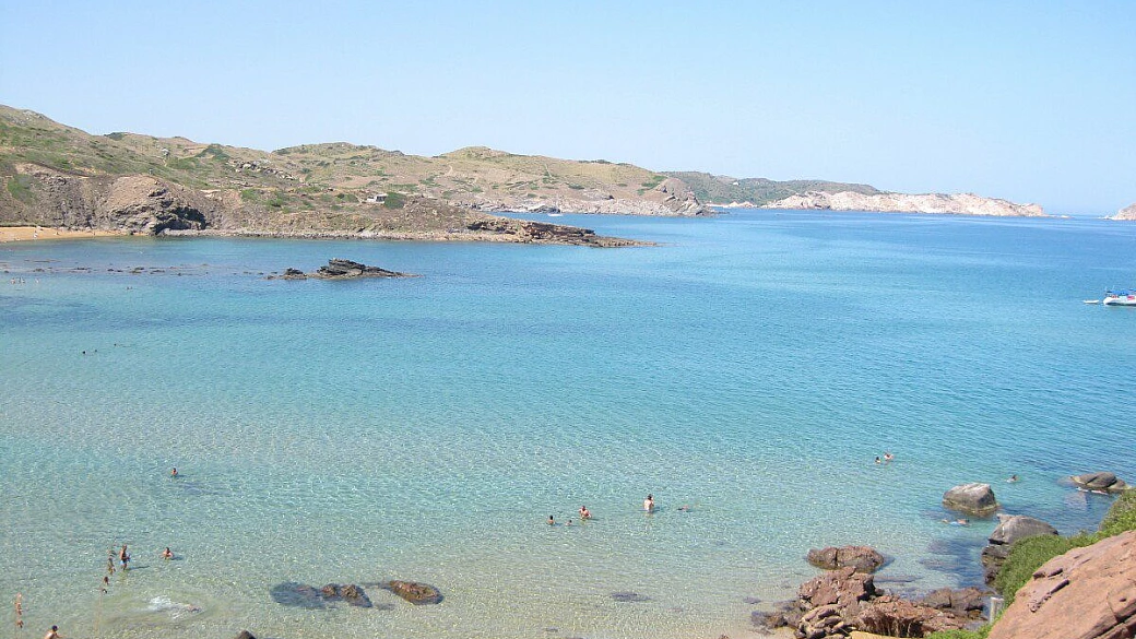 minorca: villaggio vacanze, cale, arrampicata