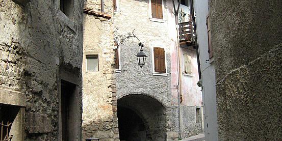 arco, il cuore del borgo medievale