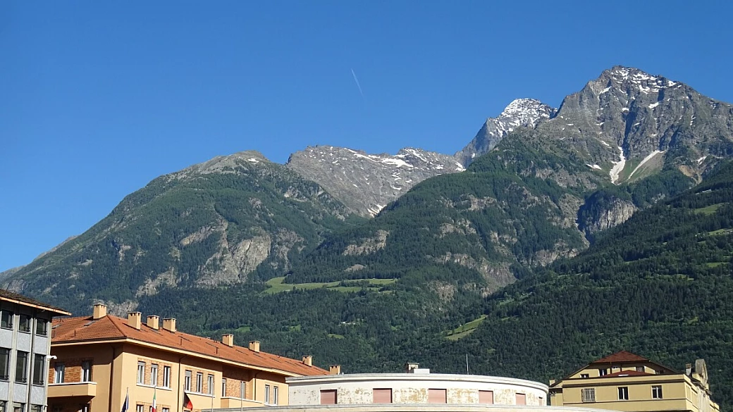 a zonzo nella piccola ma bellissima città di aosta