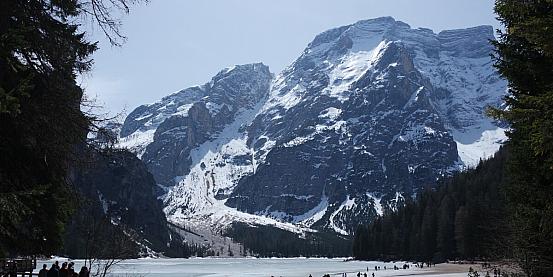 lago di braies ghiacciato 2
